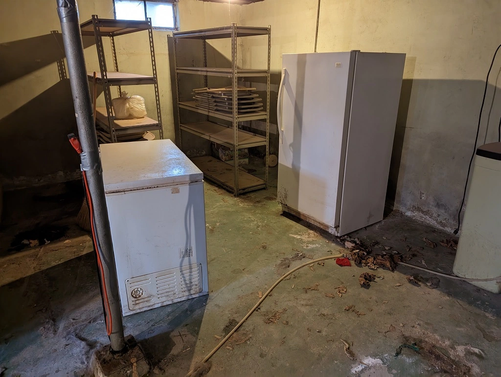 old-fridge-and-freezer_-appliance-removal_-cedar-rapids-ia_-kj-haul-away