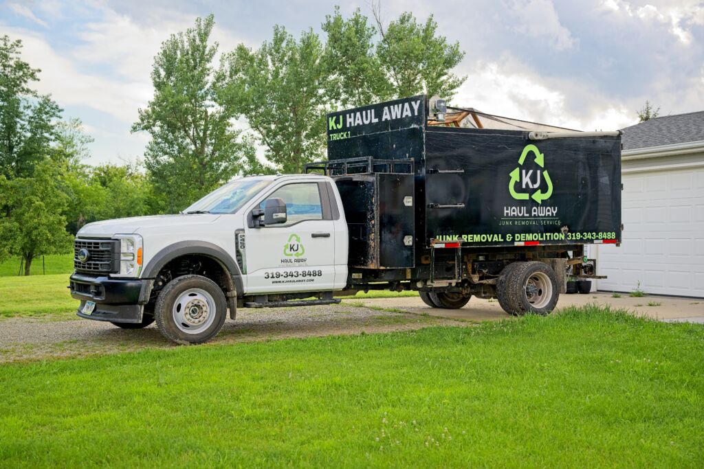 kj haul away junk truck