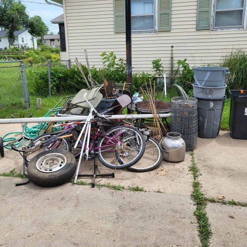 KJ Haul Away recycles old metal in Cedar Rapids